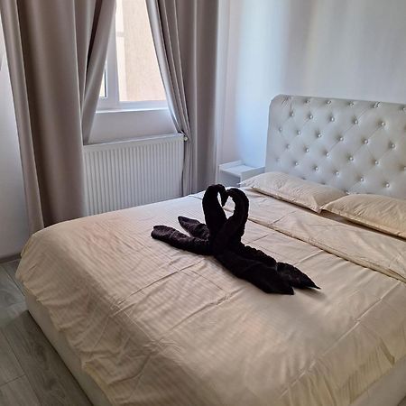 Luxury Daniel Apartament Residence Militari Roşu Exteriér fotografie