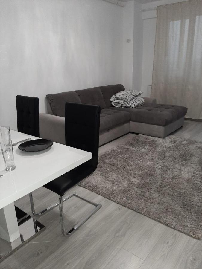 Luxury Daniel Apartament Residence Militari Roşu Exteriér fotografie