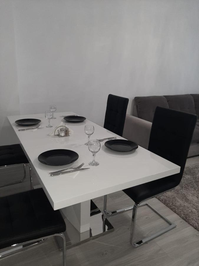 Luxury Daniel Apartament Residence Militari Roşu Exteriér fotografie